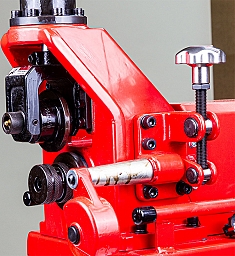 Рабочая зона желобонакаточного станка Brexit BrexGroover E1200-R1